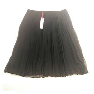 Elle Pleated NWT Chiffon Midi Skirt M